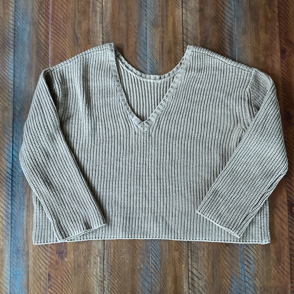 Women’s Amuse Society Sweater V Neck Large - Picture 2 of 5